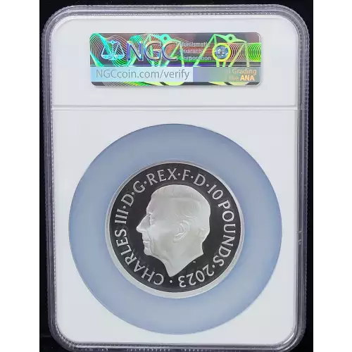 •    This landmark coin marks the first collaboration between the Royal Mint and a former US Mint Chief Engraver 
•    Master designer John Mercanti is acclaimed for his American Silver Eagle design 
•    This 2023 5oz Silver Great Britain Lion & Eagle co